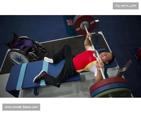 举重运动员通过技术细节优化提升以适应新级别规则与竞技要求研究